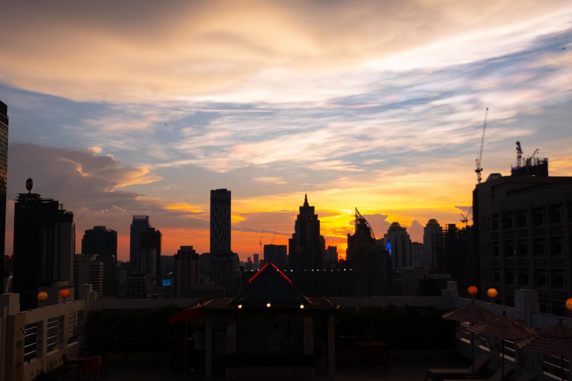 Zenith Sukhumvit Hotel Bangkok Buitenkant foto