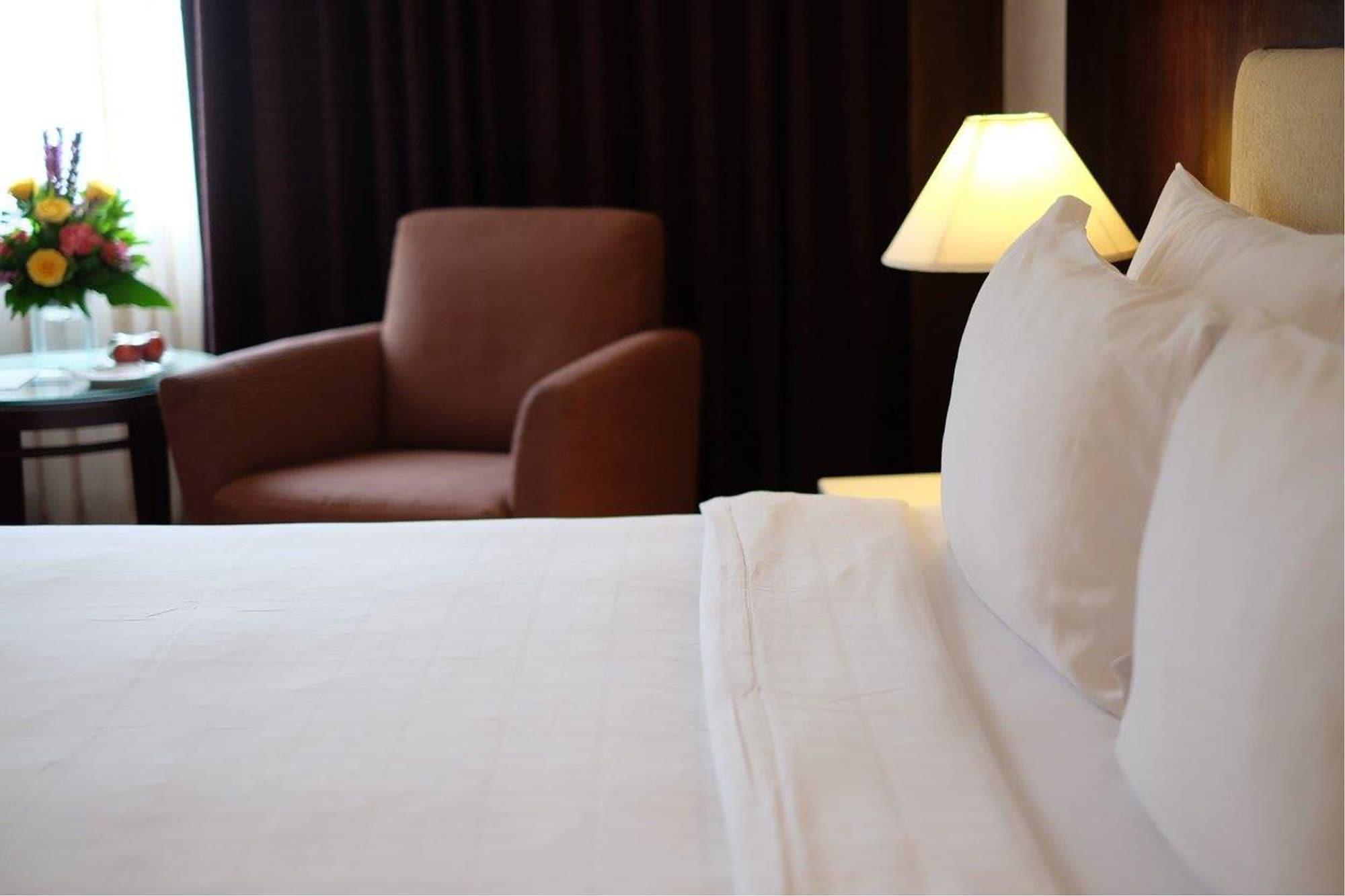 Zenith Sukhumvit Hotel Bangkok Buitenkant foto