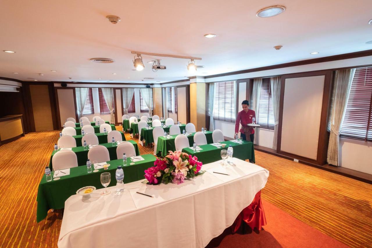 Zenith Sukhumvit Hotel Bangkok Buitenkant foto